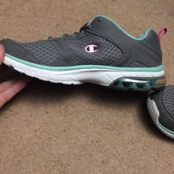 I’m selling champion running shoes - Picture 2 of 4